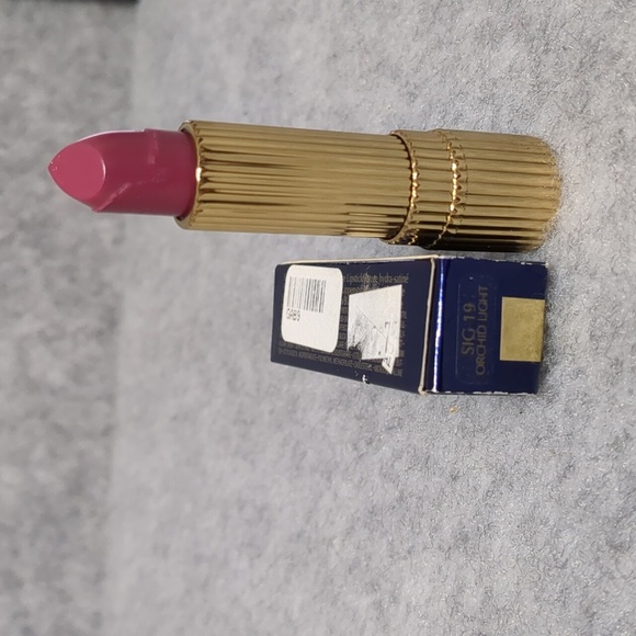 Estée Lauder Sig 19 Orchid Light Lipstick - Picture 3 of 9